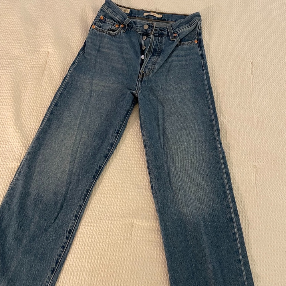 Levi ribcage straight jean